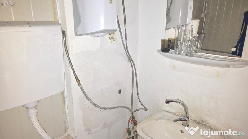 Vand sau inchiriez spatiu comercial in Deva, zona Balcescu (Astoria), 