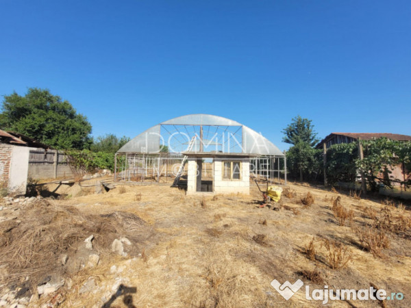 Casă cu teren impresionant în Târgu Jiu