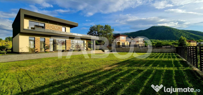 Casa moderna de inchiriat 5 camere cu teren si piscina Cisna