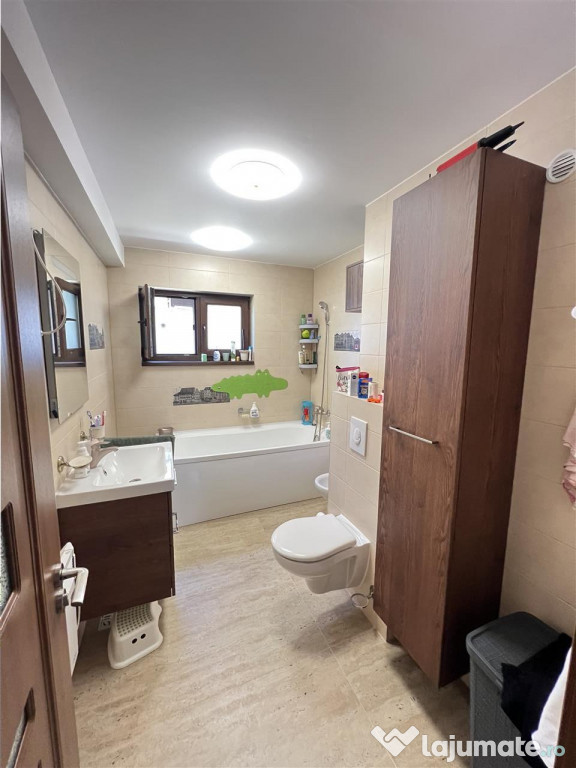 Casa individuala cu 4 camere terasa si teren 500 mp in Sura 