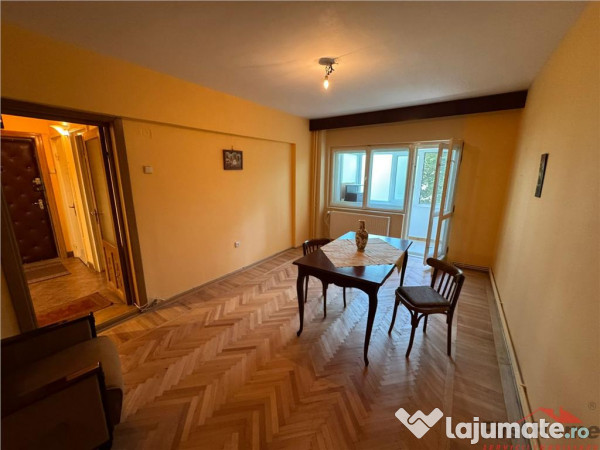 Apartament 3 camere, etaj 1, zona Garii , decomandat, parcar