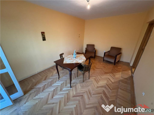 Apartament 3 camere, etaj 1, zona Garii , decomandat, parcar