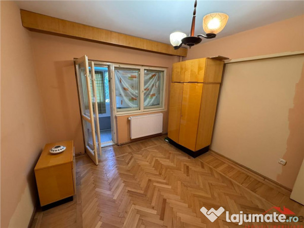 Apartament 3 camere, etaj 1, zona Garii , decomandat, parcar