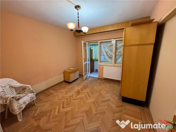 Apartament 3 camere, etaj 1, zona Garii , decomandat, parcar