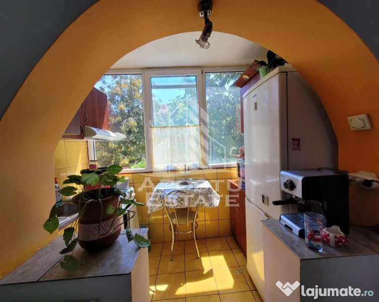 Apartament cu 3 camere, etaj intermediar, centrala propri... 