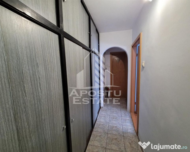 Apartament cu 3 camere, etaj intermediar, centrala propri... 