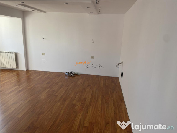 Apartament 4 camere transformat in 3 camere , zona ultracent 