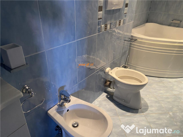 Apartament 4 camere transformat in 3 camere , zona ultracent 