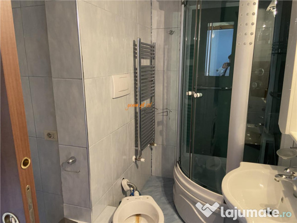 Apartament 4 camere transformat in 3 camere , zona ultracent 