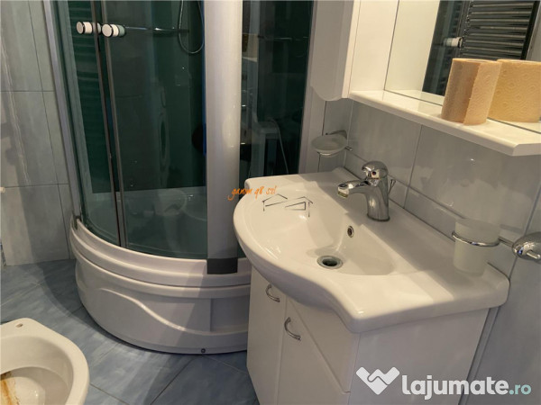 Apartament 4 camere transformat in 3 camere , zona ultracent 