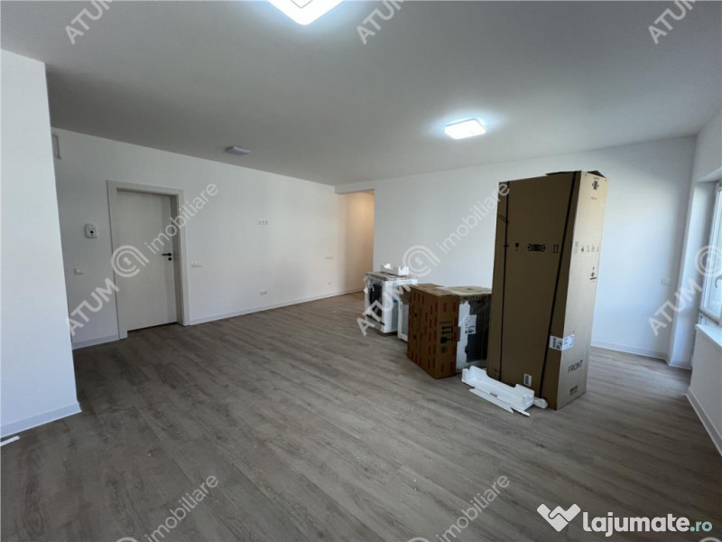 Apartament cu 3 camere 2 bai si balcon etaj 1 zona Doamna St 