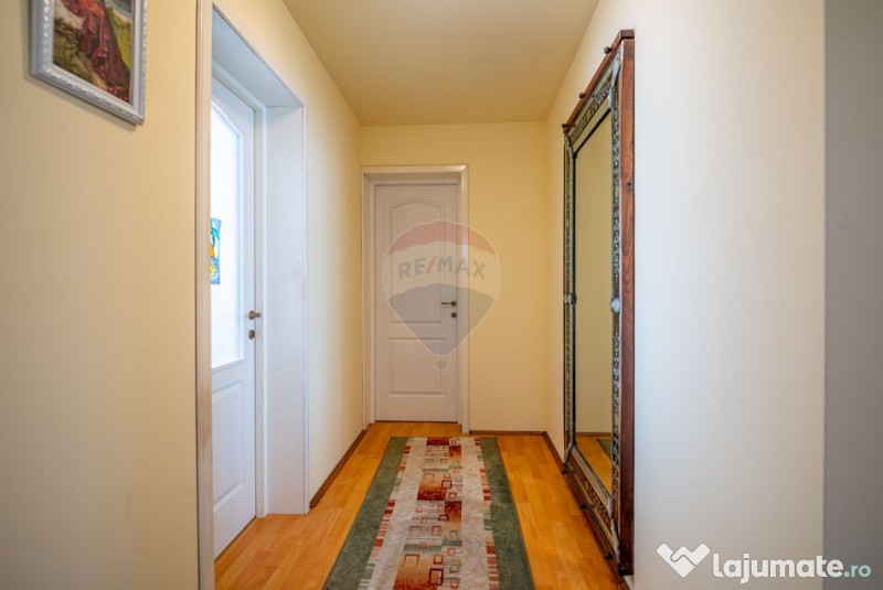 Casă spațioasă în Bușteni, cu vedere superbă către...