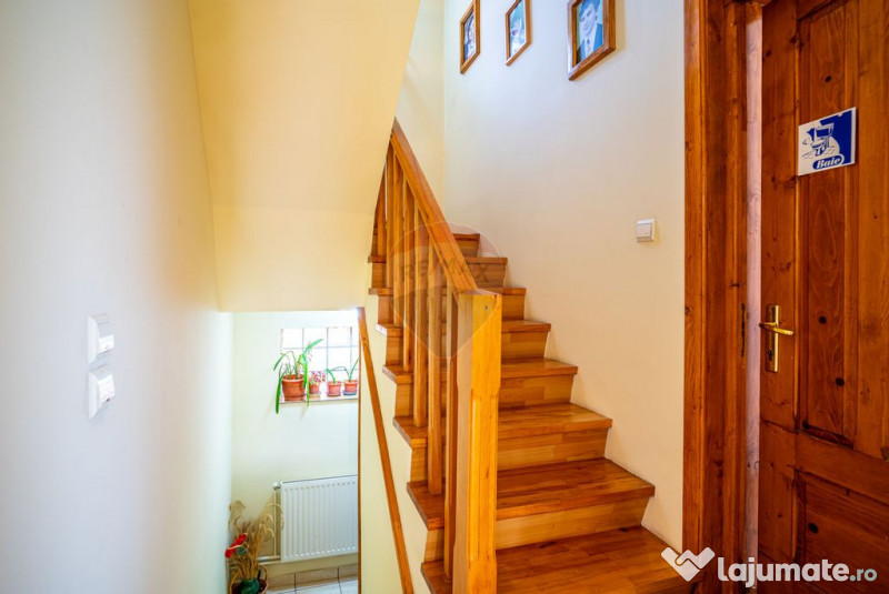 Casă spațioasă în Bușteni, cu vedere superbă către...