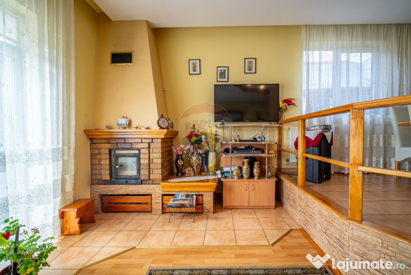 Casă spațioasă în Bușteni, cu vedere superbă către...