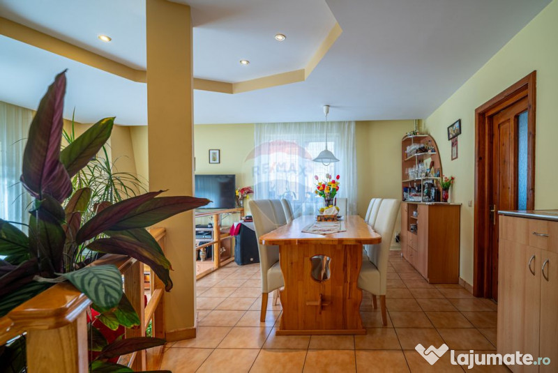 Casă spațioasă în Bușteni, cu vedere superbă către...