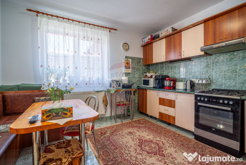 Casă spațioasă în Bușteni, cu vedere superbă către...