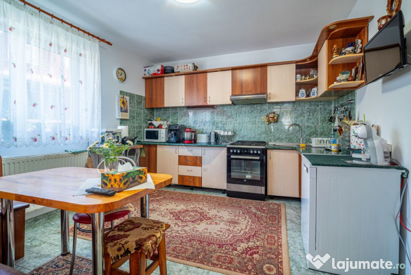 Casă spațioasă în Bușteni, cu vedere superbă către...