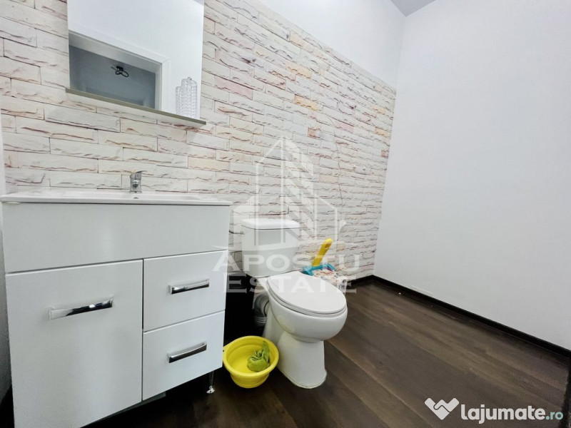 Apartament cu trei camere , decomandat , cu terasa ,in Giroc 