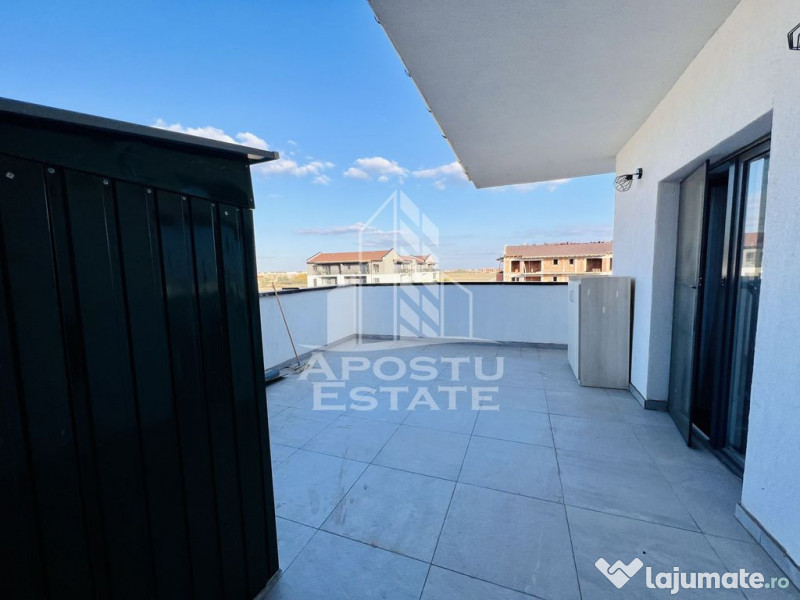 Apartament cu trei camere , decomandat , cu terasa ,in Giroc 