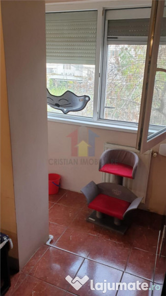 3 camere etaj 1, 2 balcoane, Mobilat si Utilat, decomandat, 