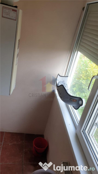 3 camere etaj 1, 2 balcoane, Mobilat si Utilat, decomandat, 