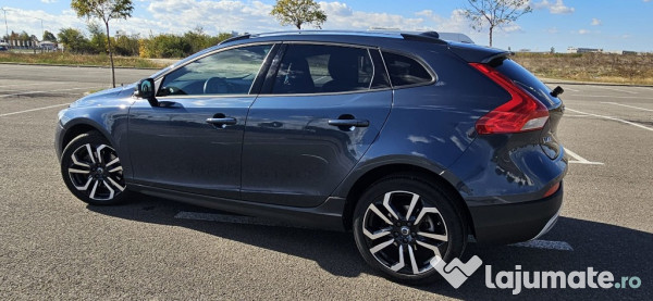 Volvo v40 2016 - cross country – 2.0 diesel, 120 cp 