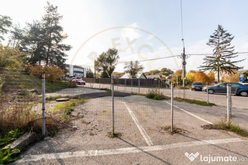 Teren stradal pe colț - Ideal afacere - front stradal mare 
