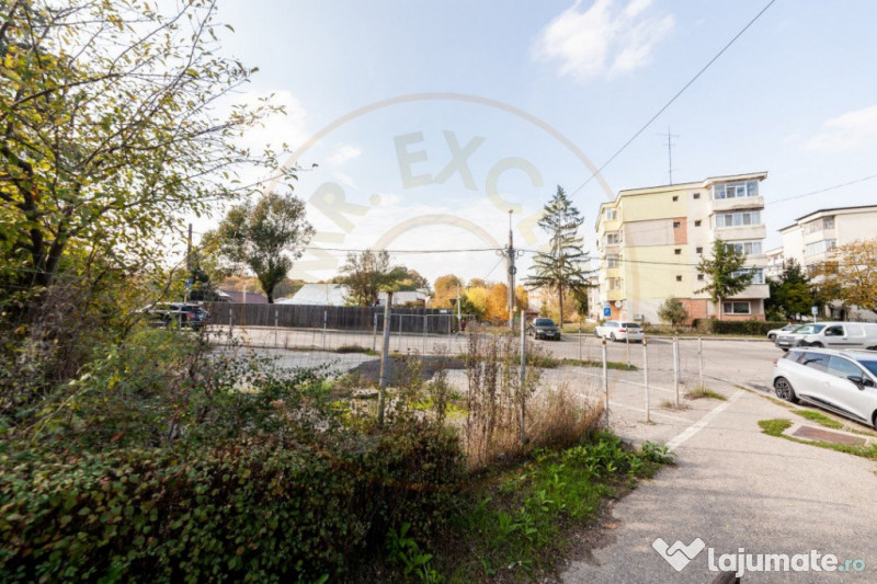 Teren stradal pe colț - Ideal afacere - front stradal mare 