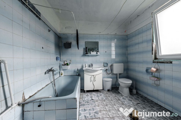 Șansă pentru familie mare apartament la casă, cu teren...