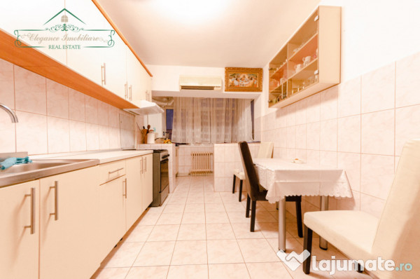 Apartament 2 camere decomandat cu centrala proprie, zona 700
