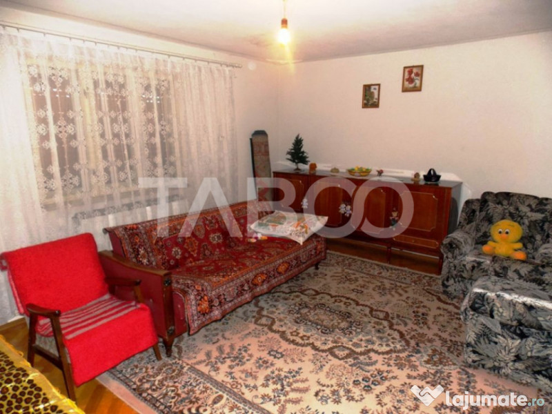 Casa individuala de vanzare 370mp 6 camere si 760mp teren Gu 