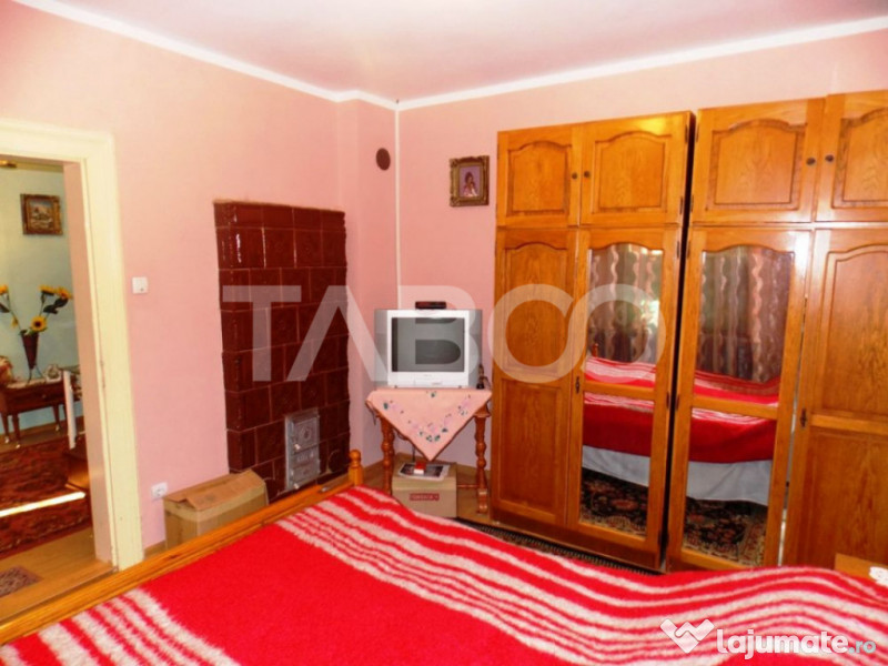 Casa individuala de vanzare 370mp 6 camere si 760mp teren Gu 