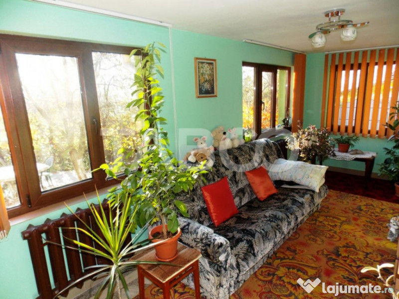 Casa individuala de vanzare 370mp 6 camere si 760mp teren Gu 