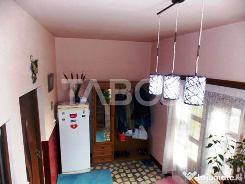 Casa individuala de vanzare 370mp 6 camere si 760mp teren Gu 