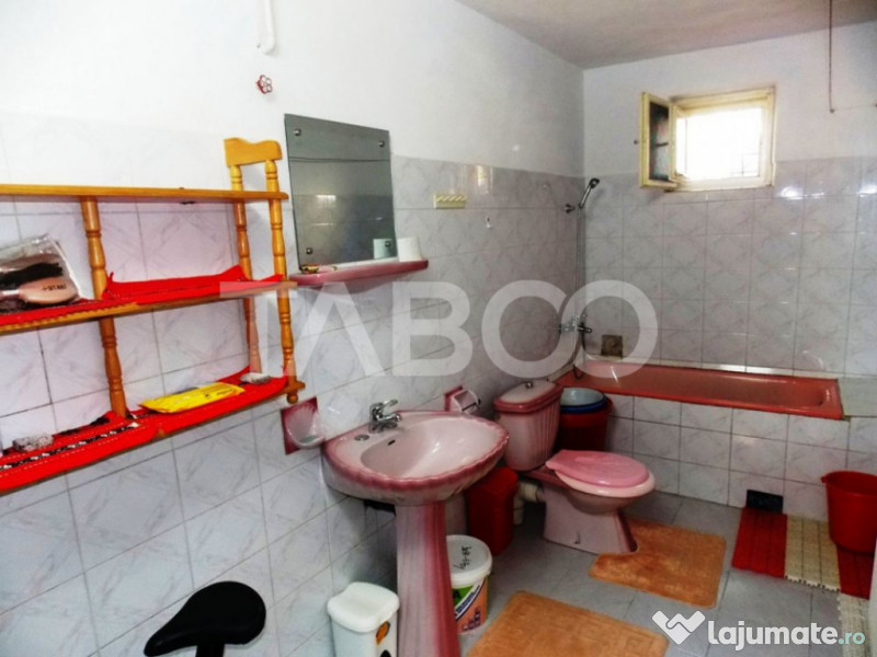 Casa individuala de vanzare 370mp 6 camere si 760mp teren Gu 
