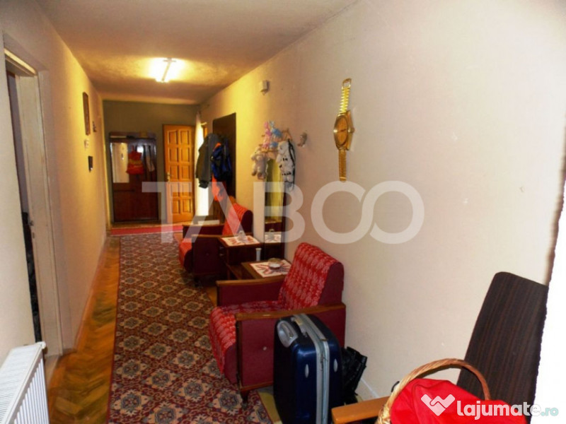 Casa individuala de vanzare 370mp 6 camere si 760mp teren Gu 