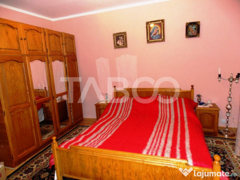 Casa individuala de vanzare 370mp 6 camere si 760mp teren Gu 