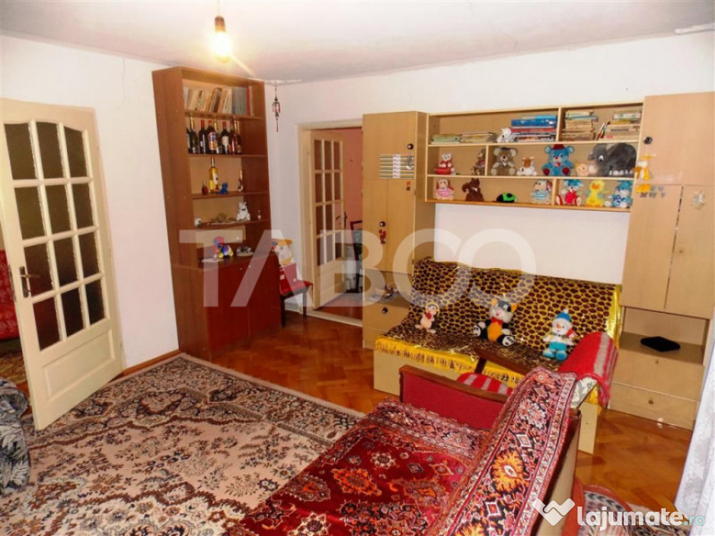 Casa individuala de vanzare 370mp 6 camere si 760mp teren Gu 