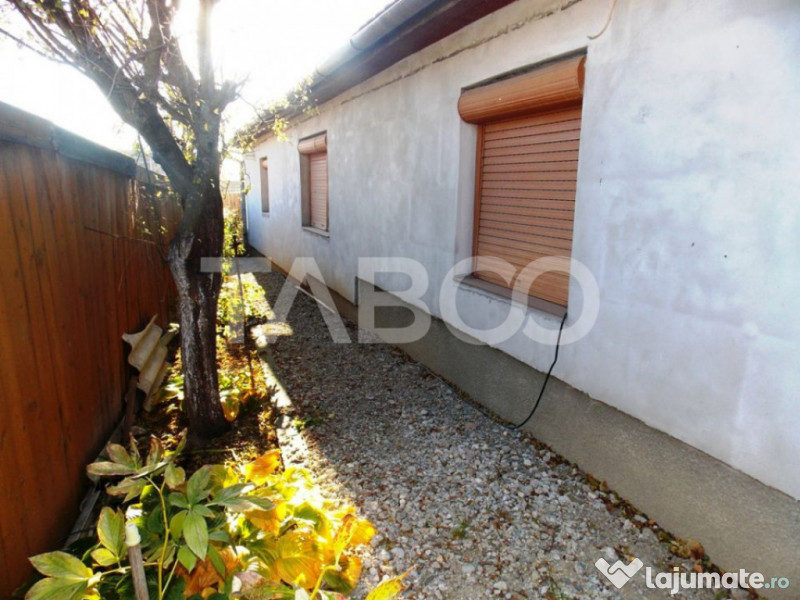 Casa individuala de vanzare 370mp 6 camere si 760mp teren Gu 