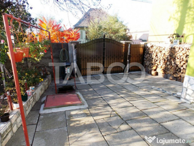 Casa individuala de vanzare 370mp 6 camere si 760mp teren Gu 