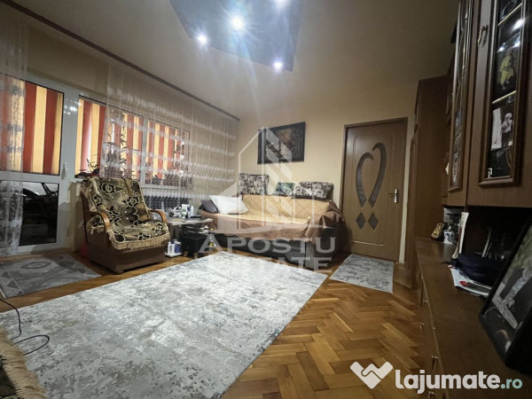 Apartament cu 3 camere,2 bai, etajul 1,centrala proprie,z...