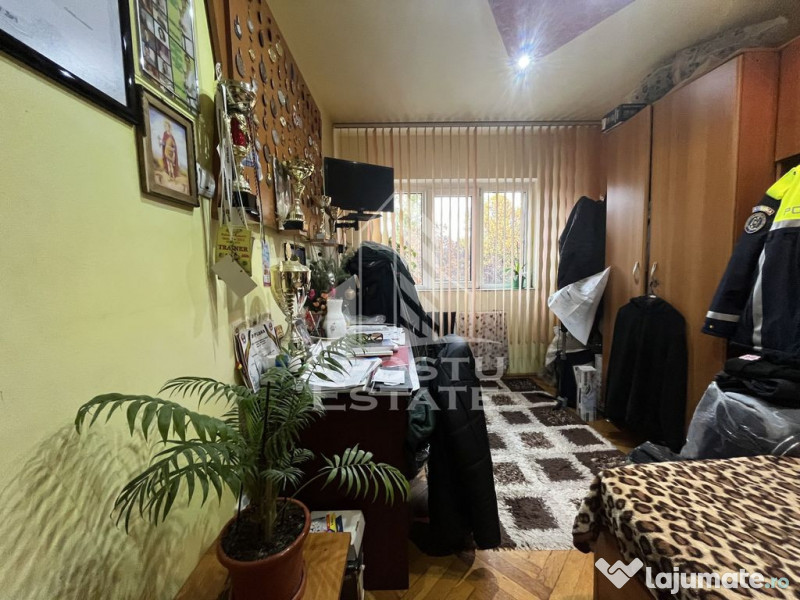 Apartament cu 3 camere,2 bai, etajul 1,centrala proprie,z...