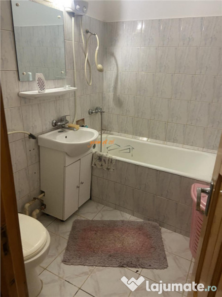 Apartament 3 camere , zona cartier Sud , 52 mp , decomandat