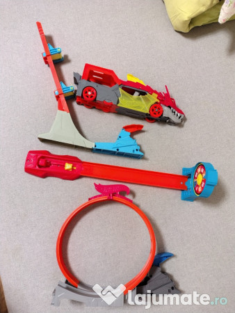 Hot Wheels - 3 piste si Dragon launcher - pret/buc. 