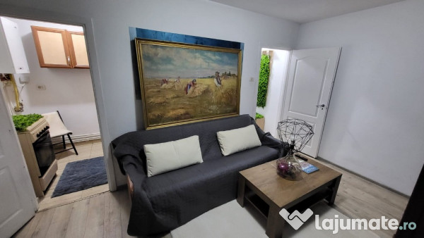 Vand apartament cu 2 camere