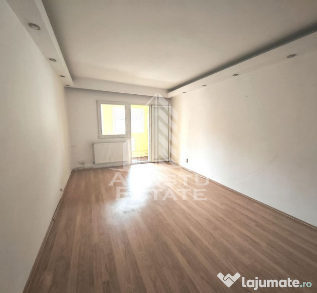 Apartament cu 2 camere, decomandat, centrala proprie, Tor...