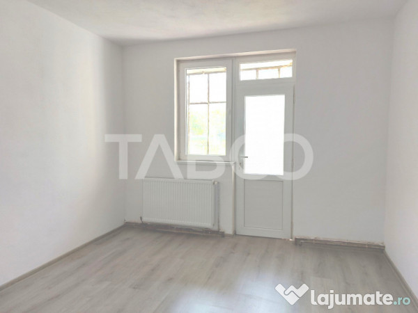 Apartament 3 camere decomandate 85 mp parter 2 balcoane Stej
