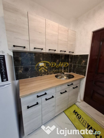 Cameră de cămin cu baie proprie,etaj 2,totul nou