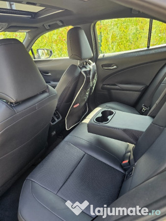 Lexus UX 250h Luxury + Echipare de Top cu Garantie