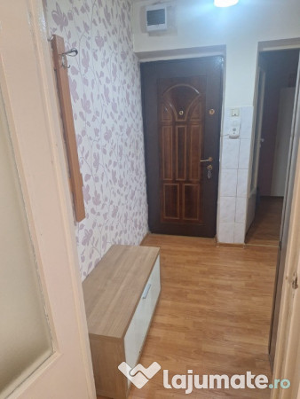 Închiriez apartament 3 camere pe strada Toamnei nr. 1